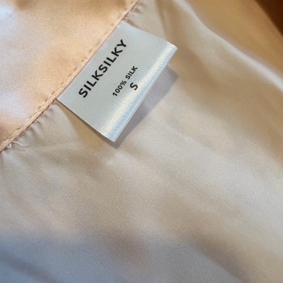 Silksilky 100% Silk Collared Short Sleeve
Pajama Set Size Small - Picture 5 of 6